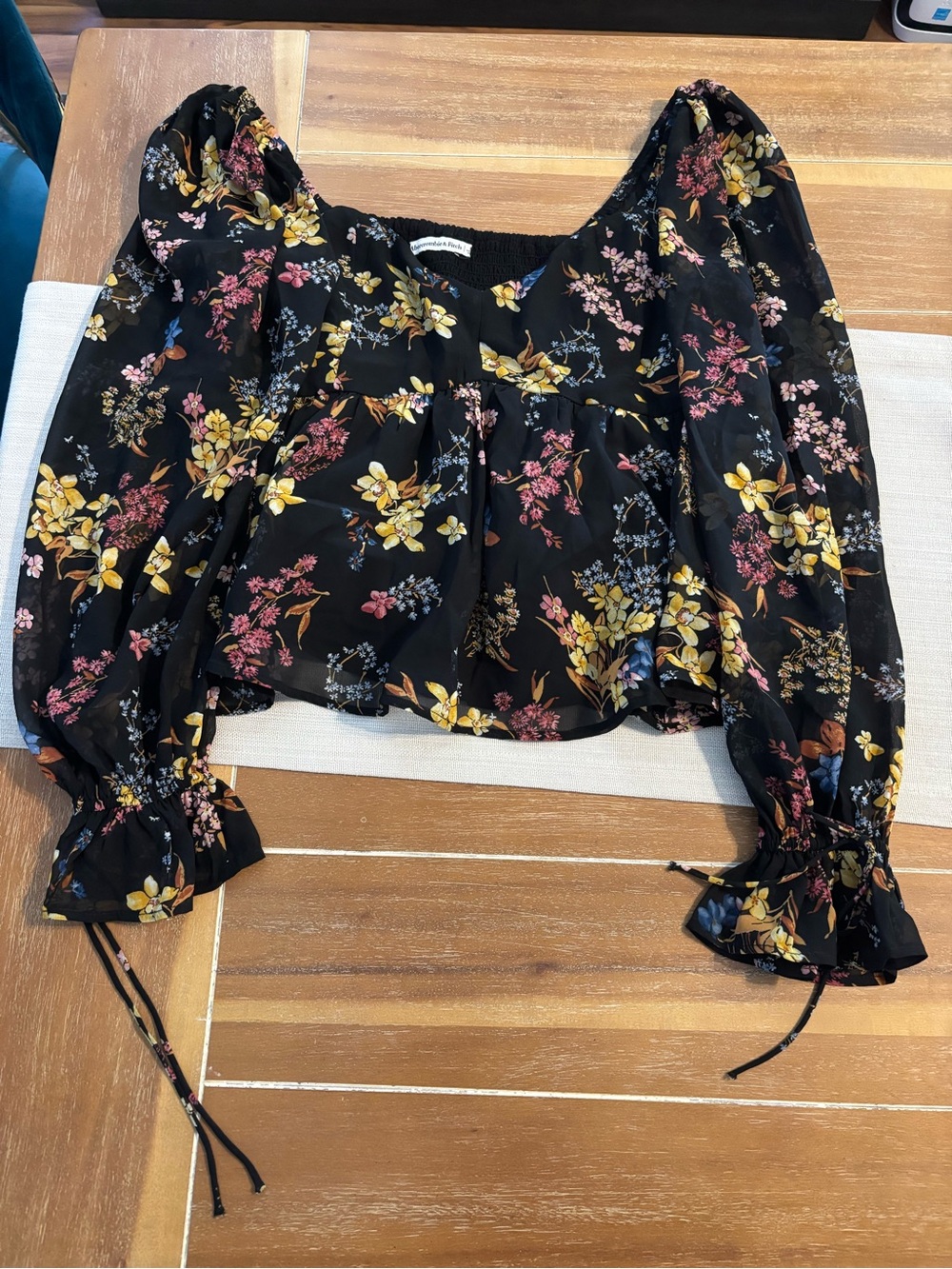 Abercrombie Womens Black Floral Peasant Blouse - Puff Sleeve Cropped Top